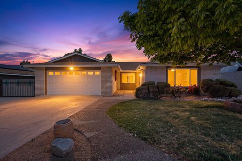 Photo of 7013 Avenida La Costa NE, Albuquerque, NM 87109 (MLS # 1102390)