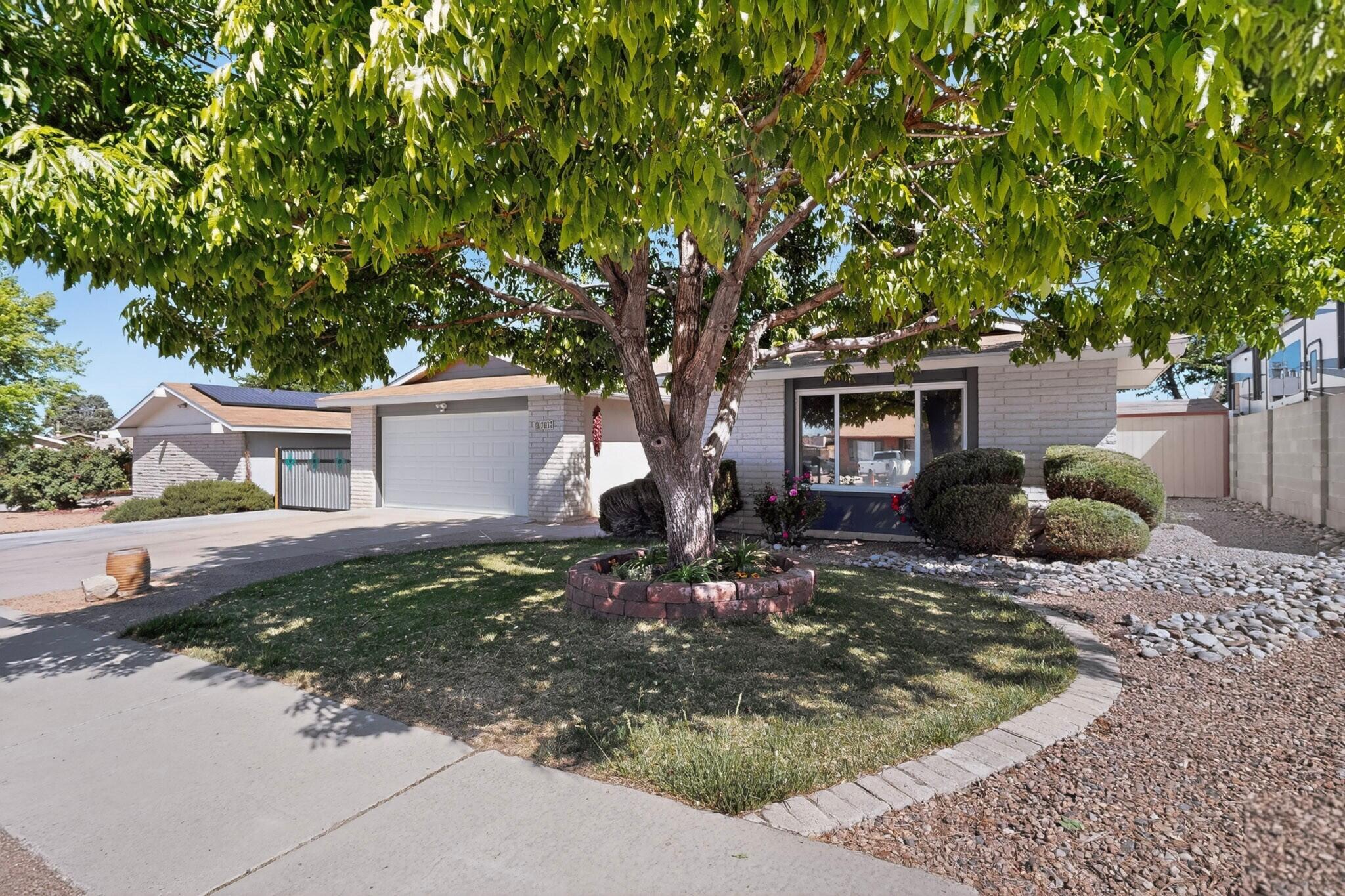 7013 Avenida La Costa NE