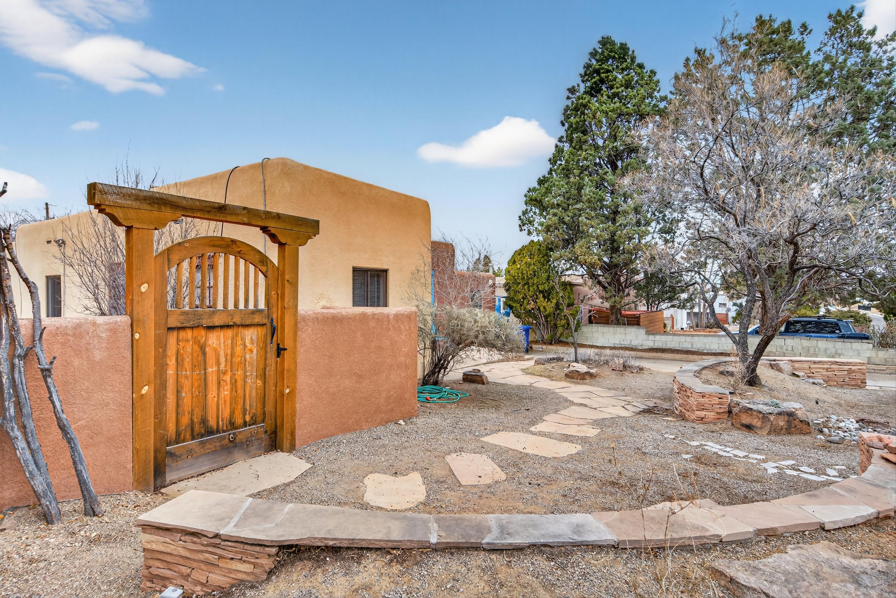 605 Wellesley Drive SE