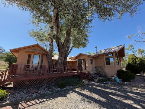 Photo of 4 Cirquela Road, Cedar Crest, NM 87008 (MLS # 1103775)