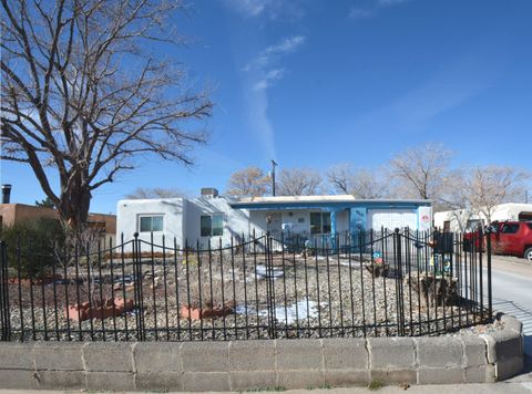 Photo of 913 Cagua Drive NE, Albuquerque, NM 87108 (MLS # 1097627)