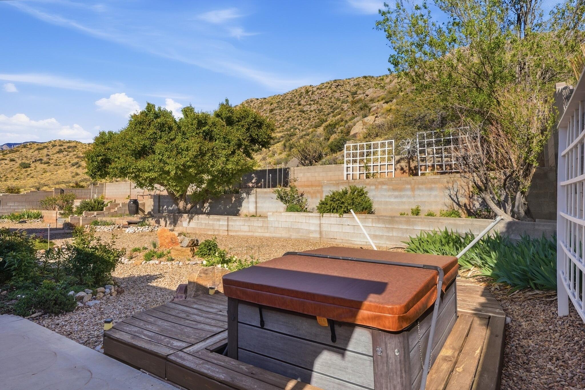 3504 Camino De La Sierra NE