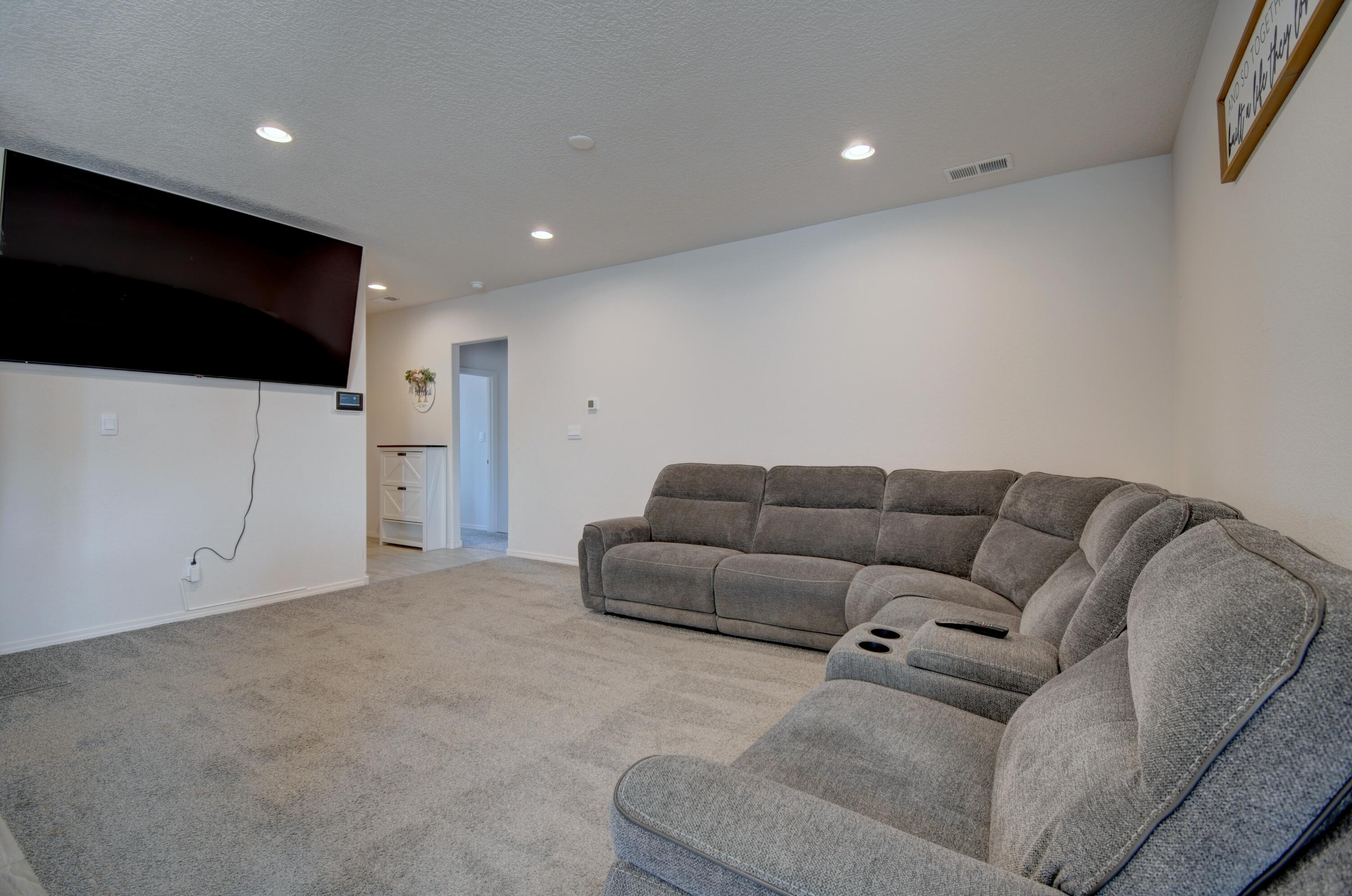 1043 Vallecito Loop NW