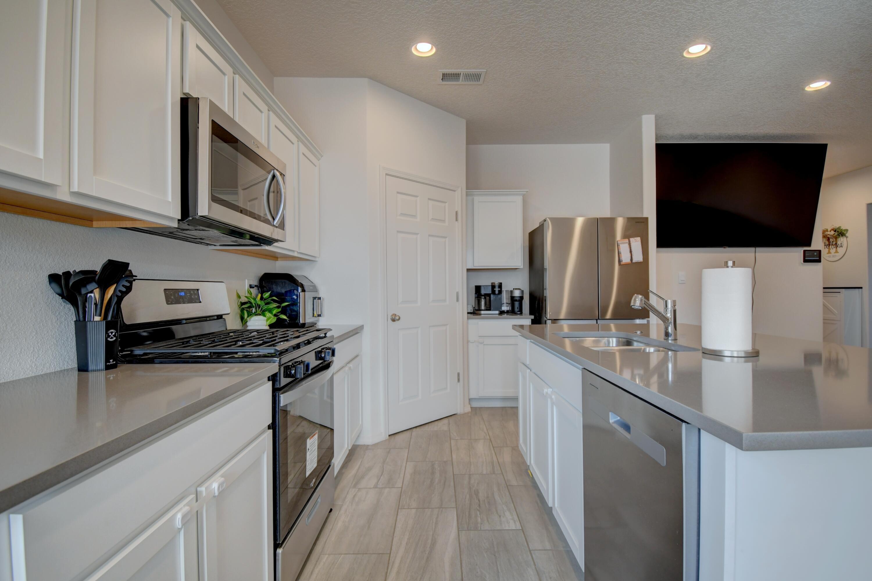 1043 Vallecito Loop NW