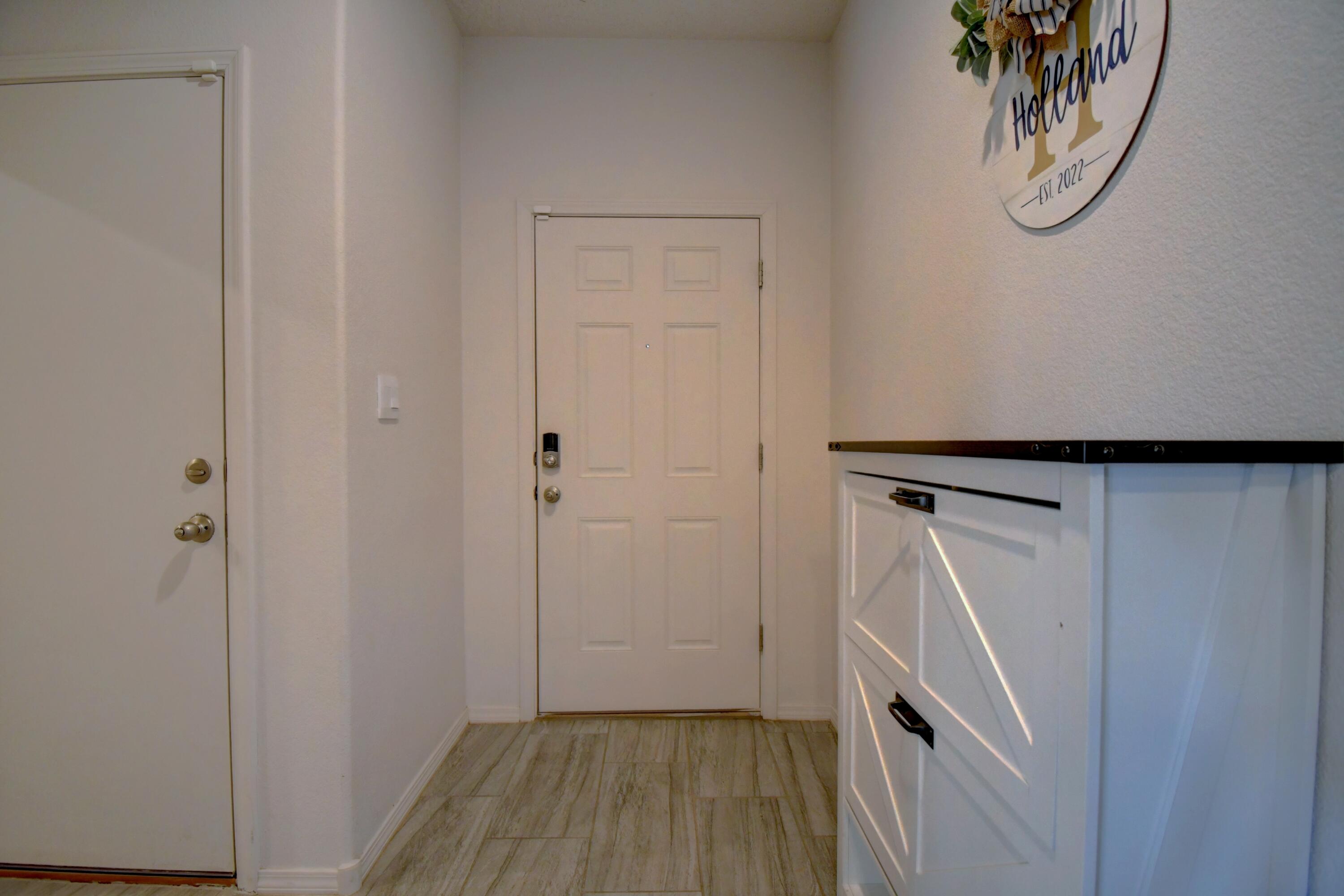 1043 Vallecito Loop NW