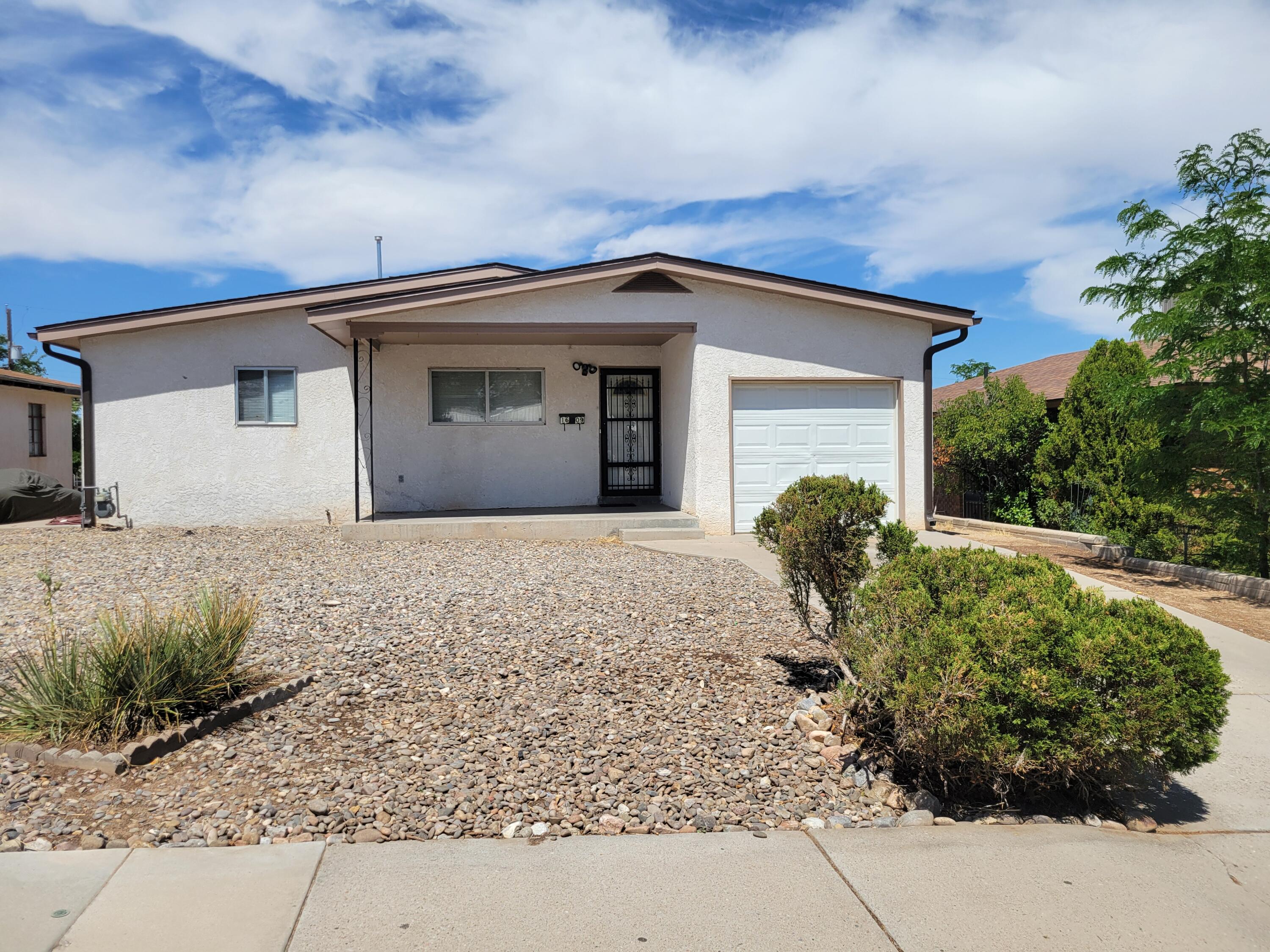 View Albuquerque, NM 87106 house