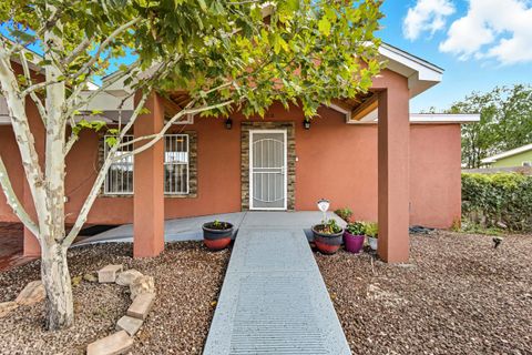 Photo of 308 GORE Avenue SE, Albuquerque, NM 87105 (MLS # 1092396)