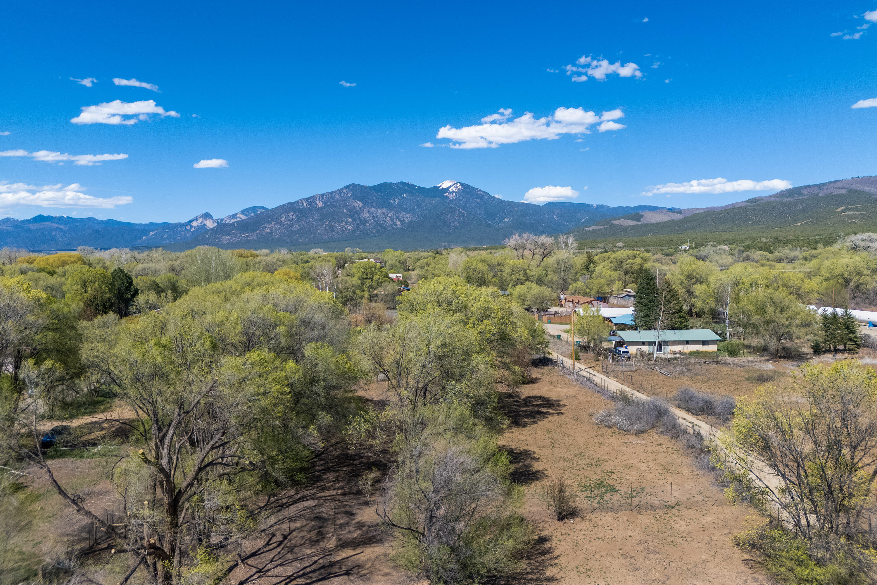 426 Gomez Ranch Road, Taos, New Mexico image 2