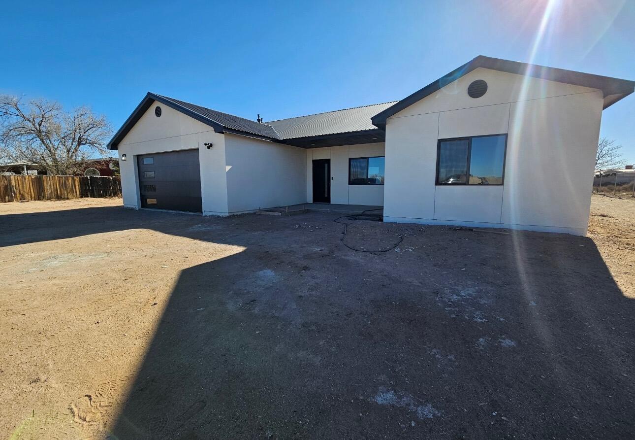 22 Soquel Road, Los Lunas, New Mexico image 1