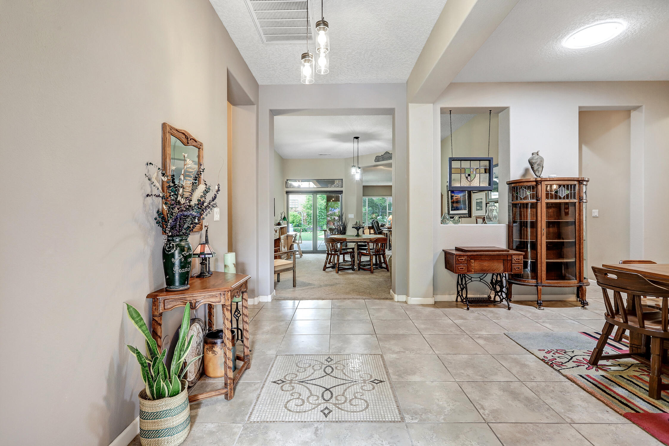 25 Los Balcones Place NE