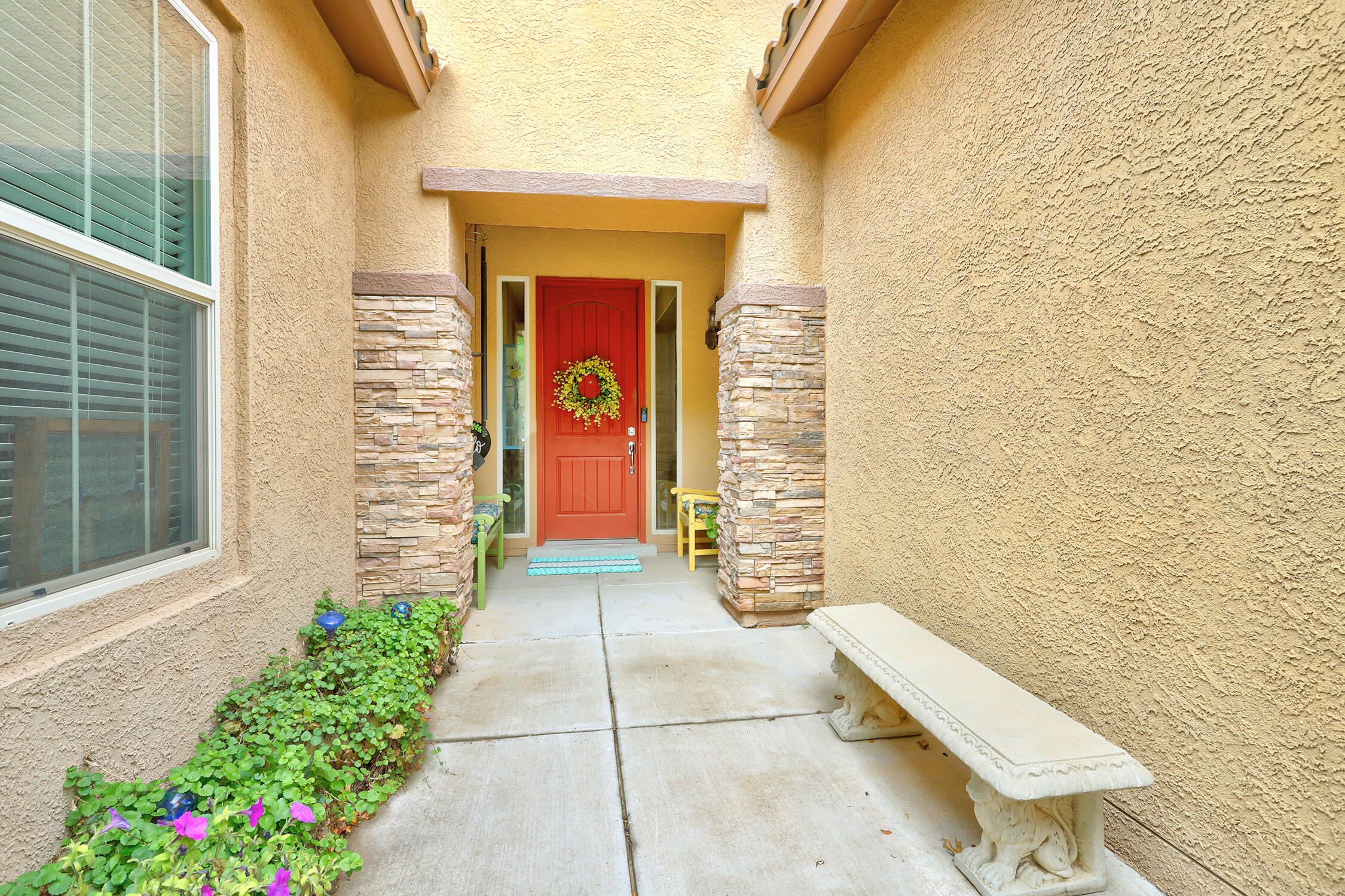 25 Los Balcones Place NE
