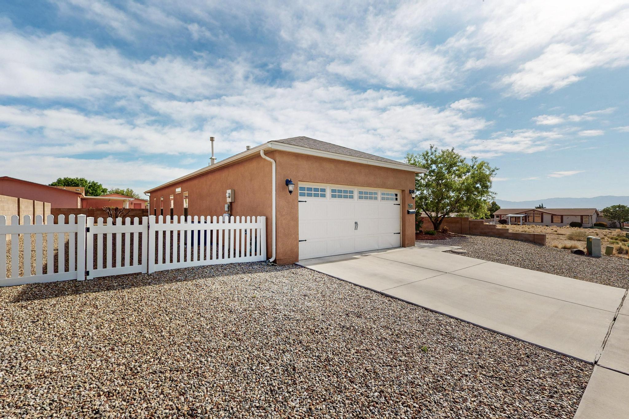 328 Sunrise Bluffs Drive, Belen, New Mexico image 2