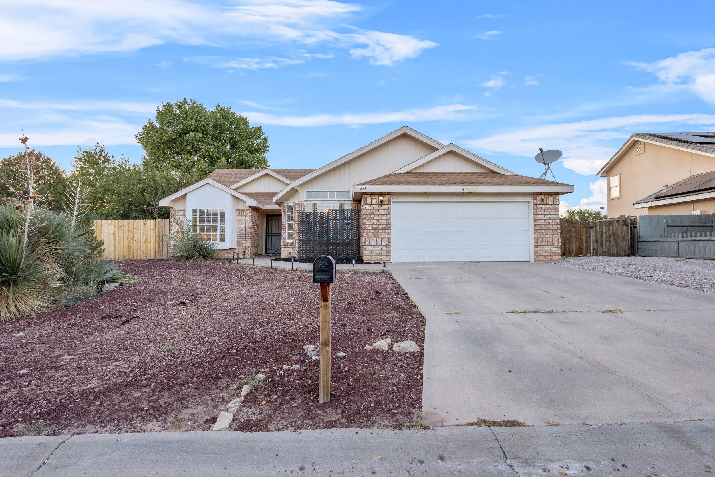 43 Juniper Avenue, Los Lunas, New Mexico image 1