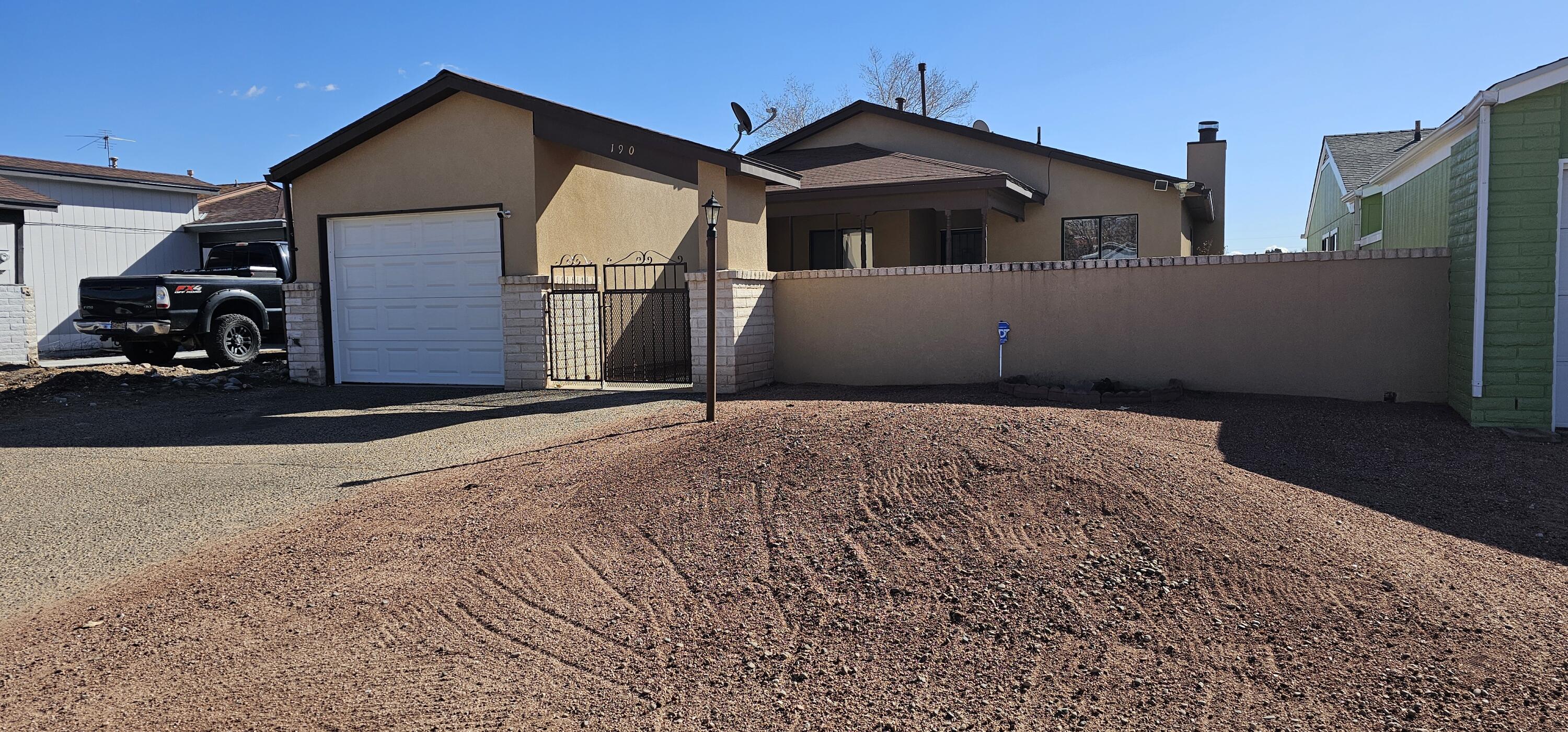 190 Pearl Drive, Rio Rancho, New Mexico image 1