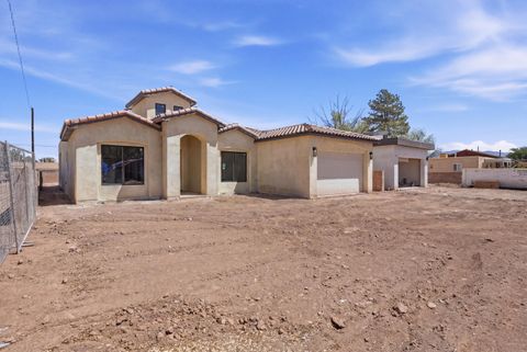 Photo of 1325 Van Cleave Road NW, Albuquerque, NM 87107 (MLS # 1096775)
