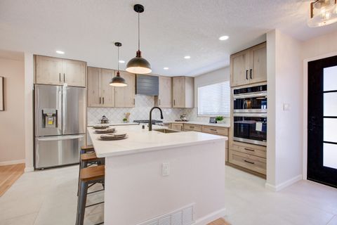 Photo of 6504 Natalie Avenue NE, Albuquerque, NM 87110 (MLS # 1093084)