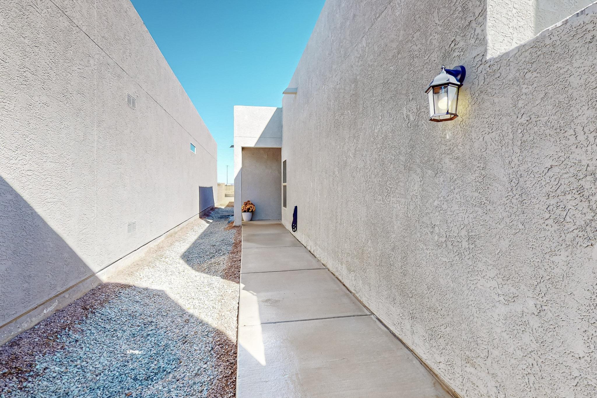 1820 Villa Contesa Loop NW