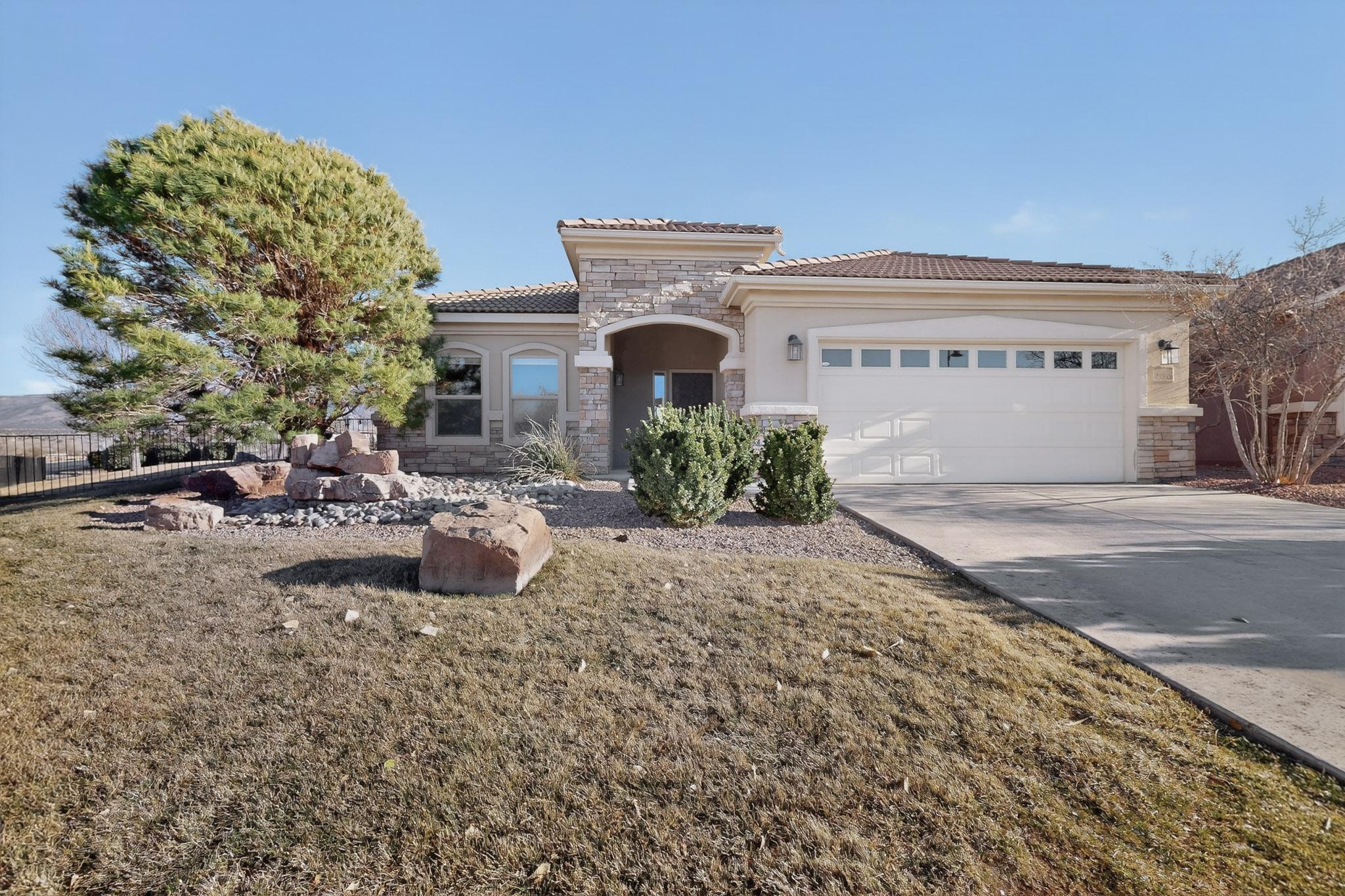 900 Cottonwood Circle