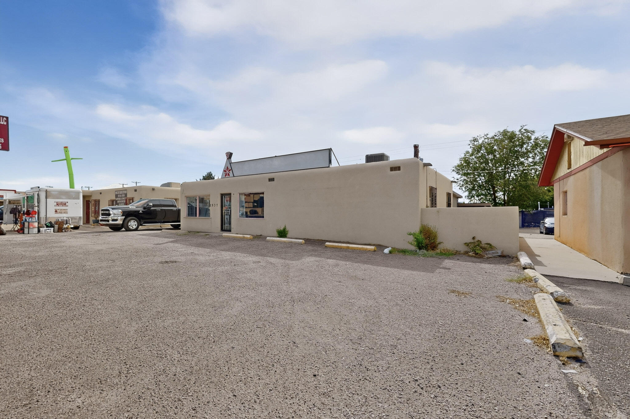 2837 San Mateo Boulevard NE