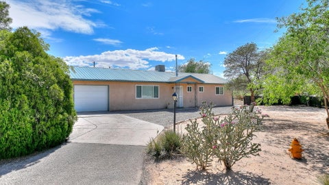 Homes For Sale - 1001 37th Street<br/> Sandoval County, Rio Rancho, NM 87124