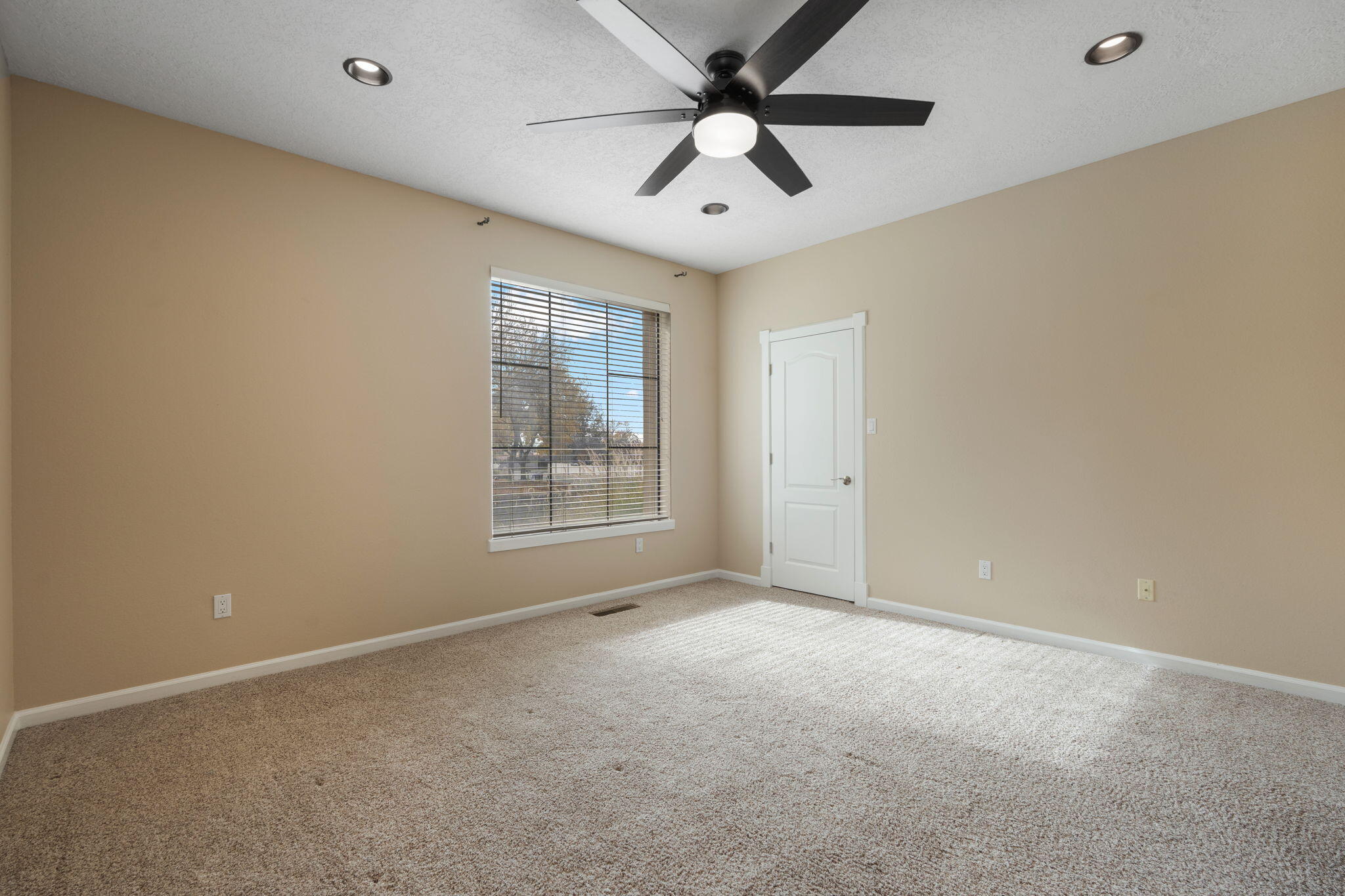 9205 Tanoan Drive NE