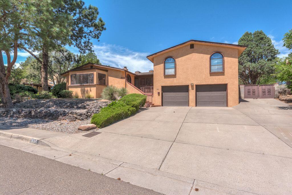 1805 NOTRE DAME Drive NE