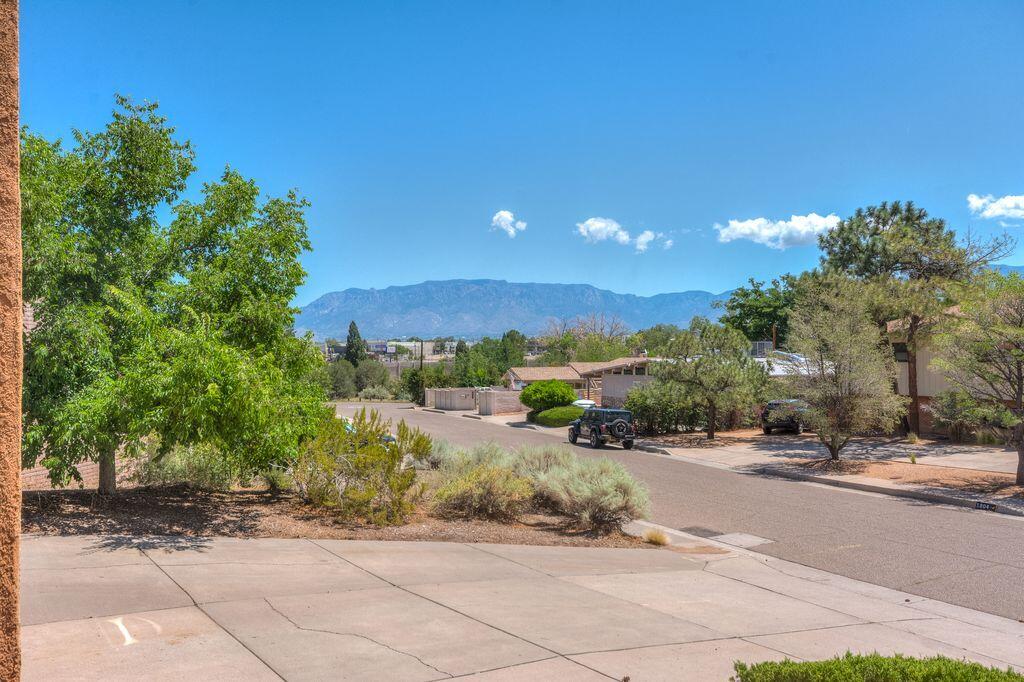 1805 NOTRE DAME Drive NE