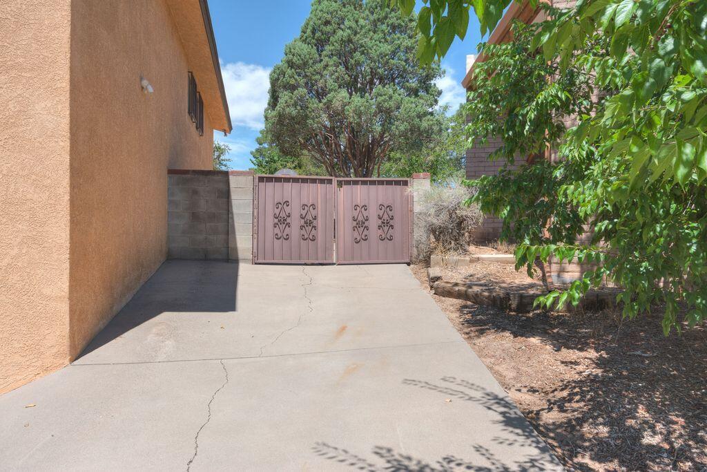 1805 NOTRE DAME Drive NE