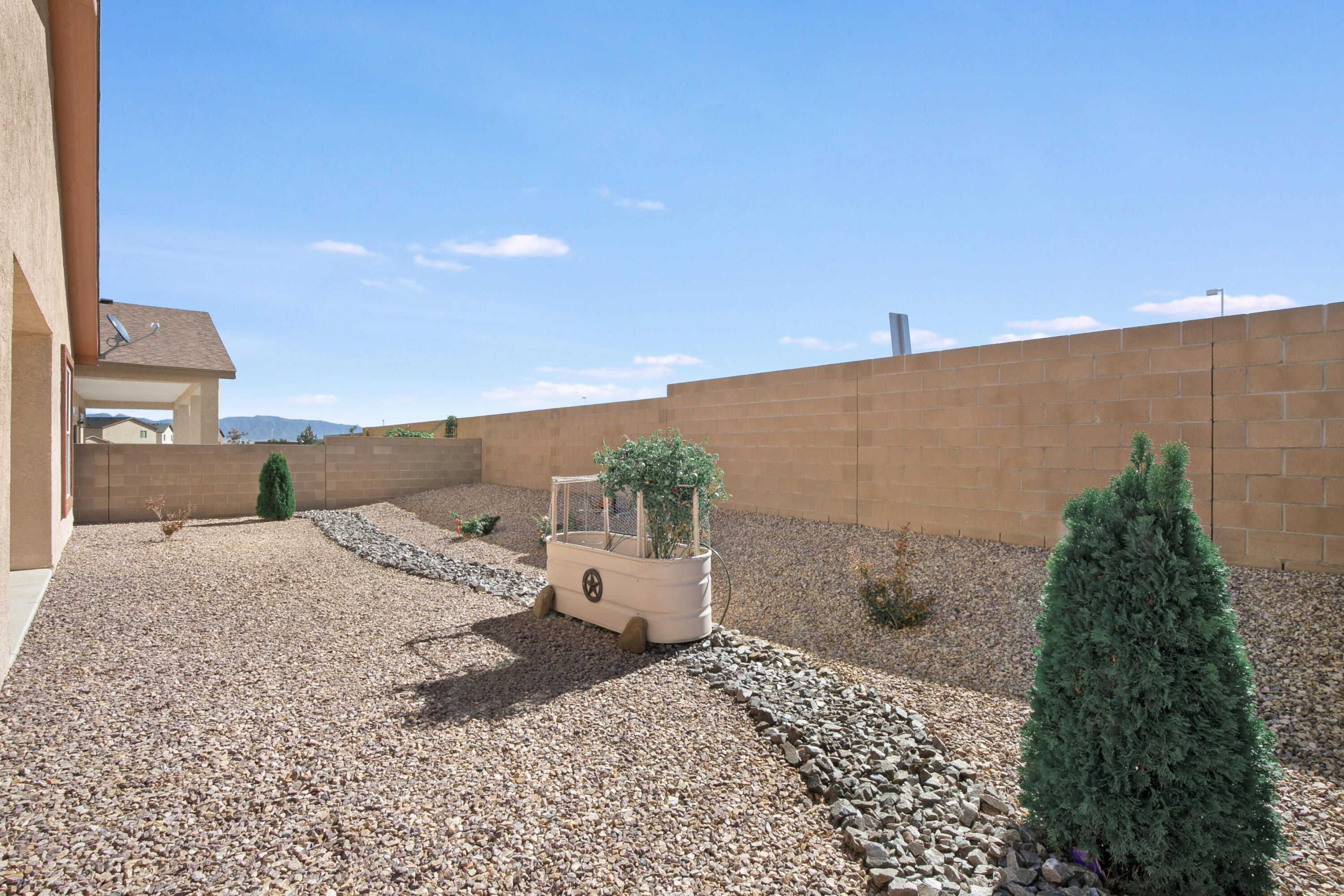 590 Rio Chama Circle, Los Lunas, New Mexico image 4