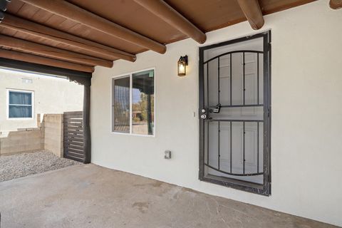 Photo of 816 Alvarado Drive SE, Albuquerque, NM 87108 (MLS # 1094789)
