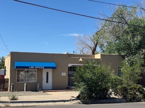 Photo of 510 Mountain Road NW, Albuquerque, NM 87102 (MLS # 1085907)