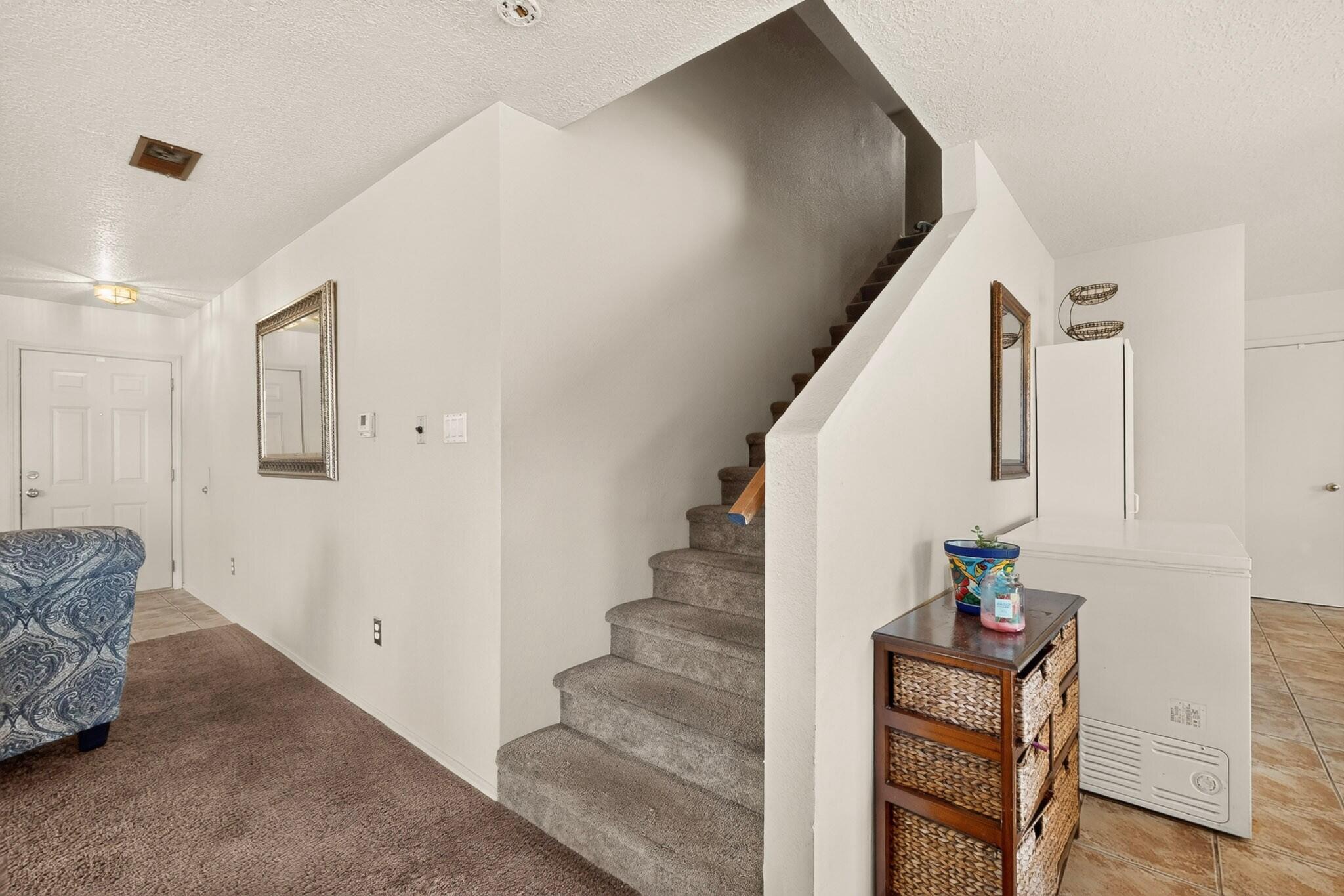 119 Colinas Avenue NE