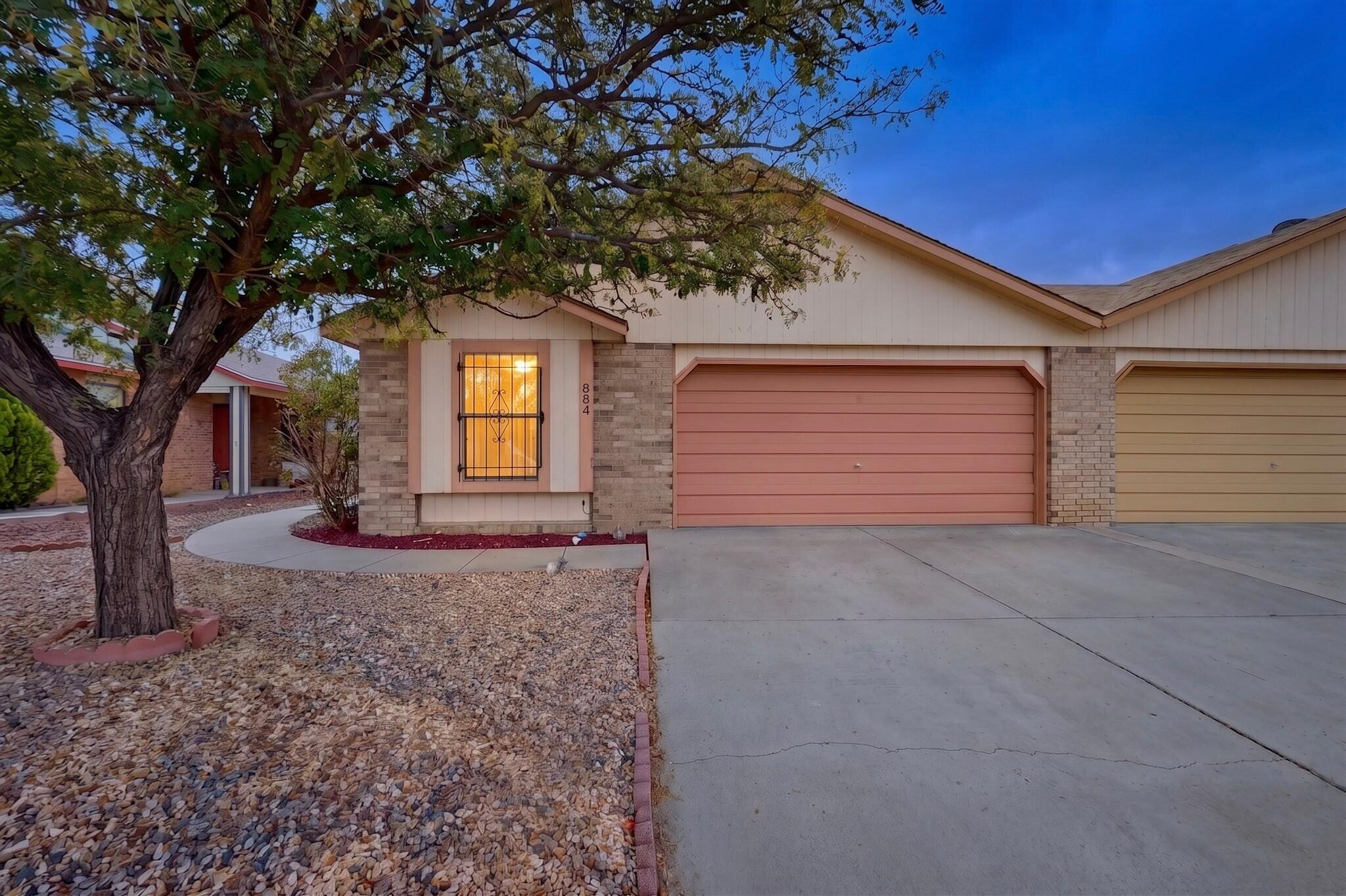 884 Entrada Drive SW