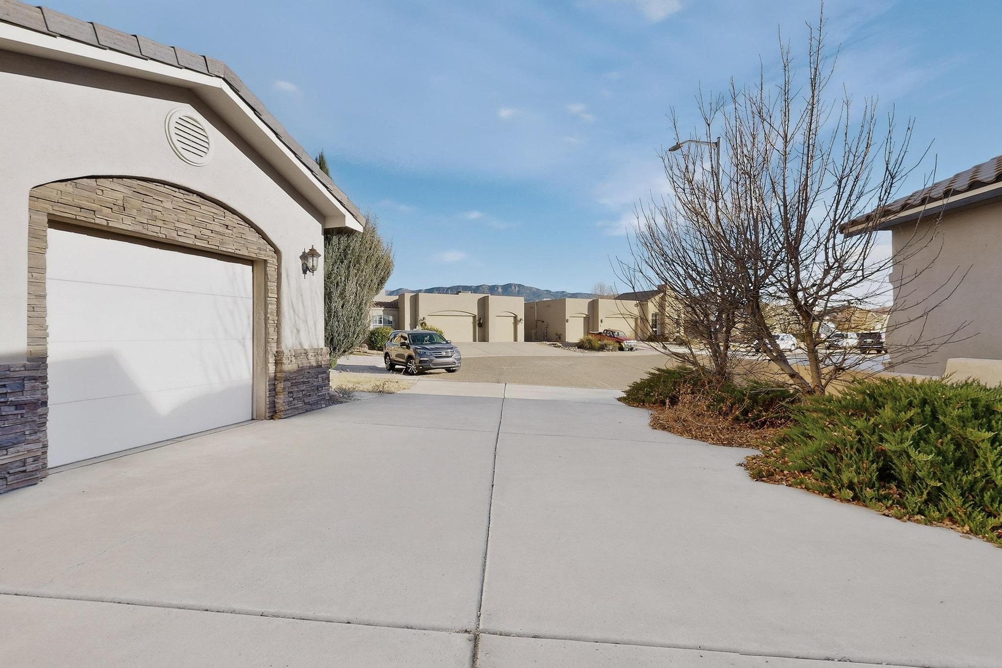 8223 Grape Arbor Court NE