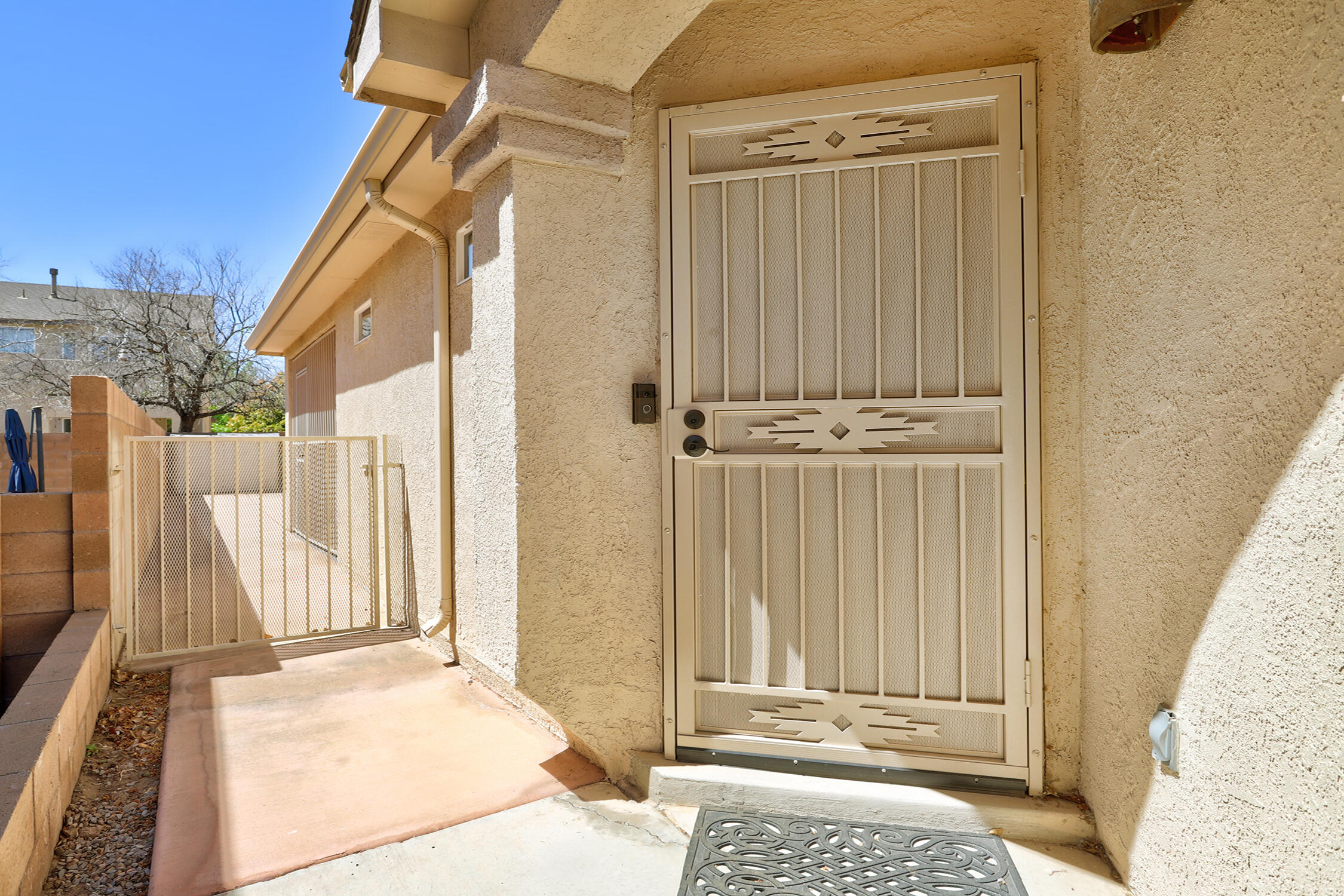 9901 Sunshine Mesa Drive NW