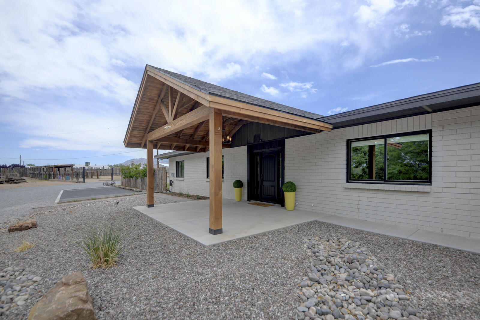 210 Josefita Road NE