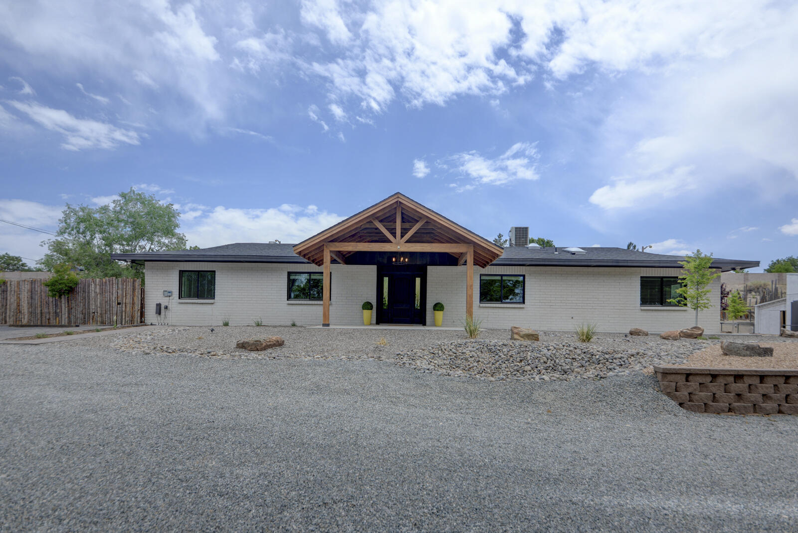 210 Josefita Road NE