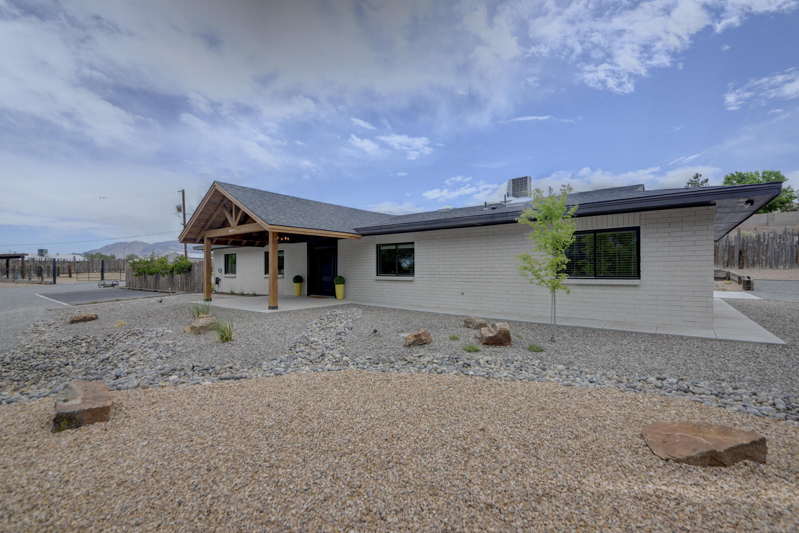 210 Josefita Road NE