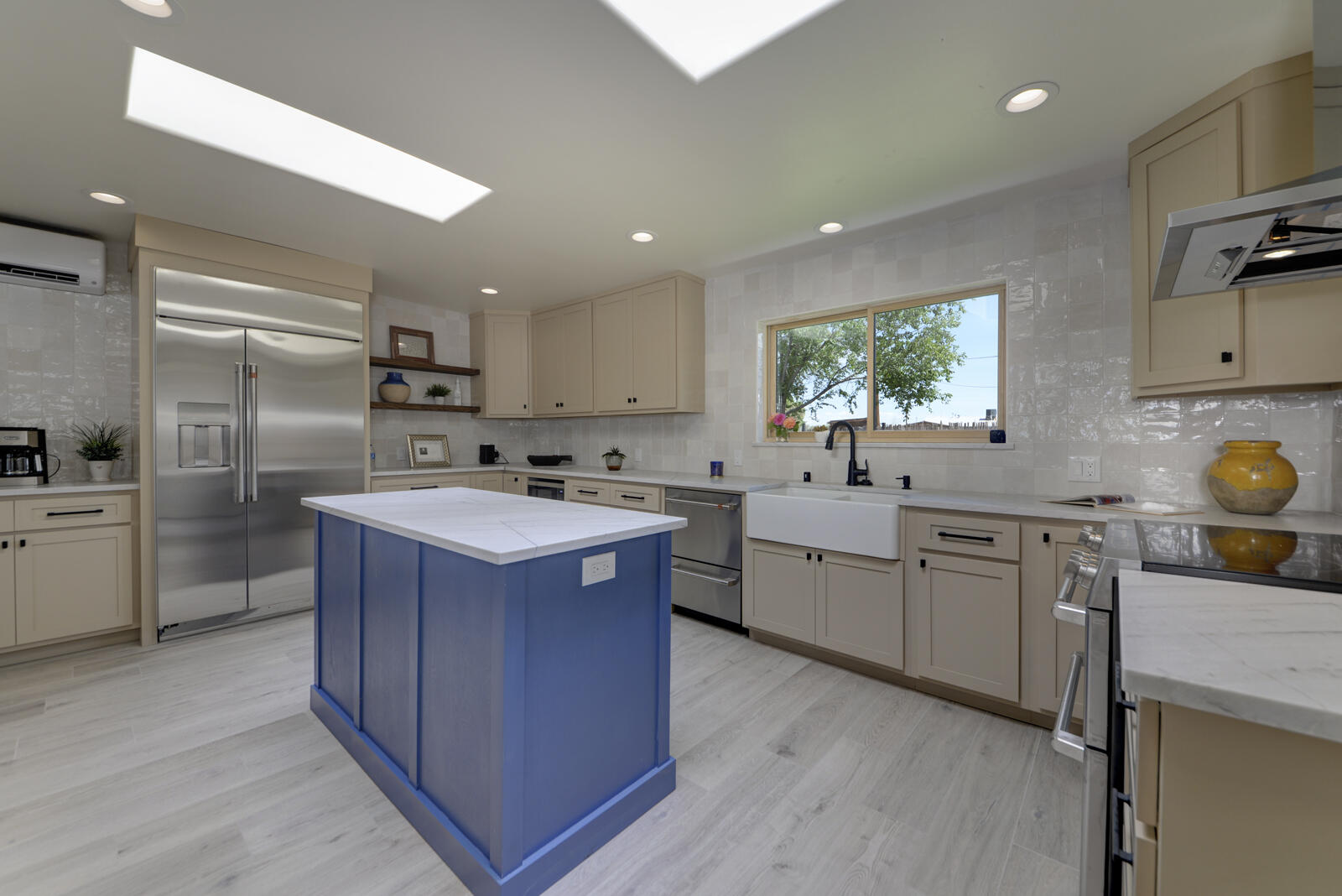 210 Josefita Road NE