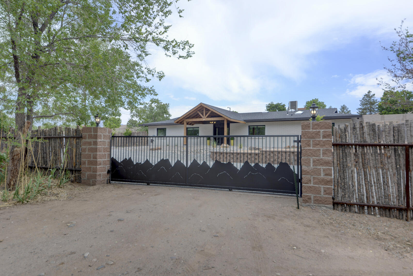 210 Josefita Road NE