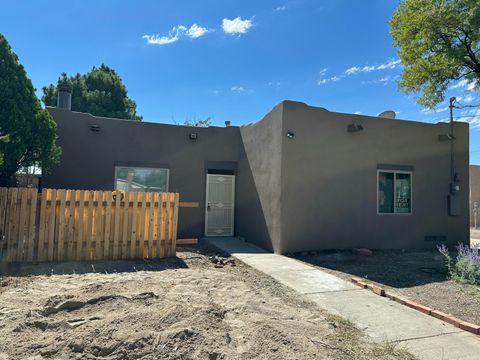 Photo of 1106 ARIAS Avenue NW, Albuquerque, NM 87104 (MLS # 1092393)
