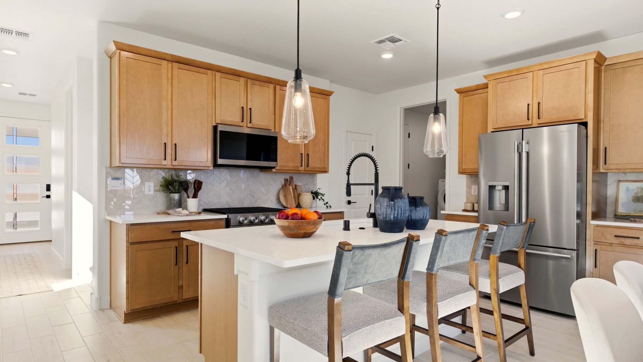 2400 Eglisfield Loop NE