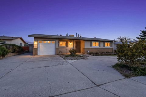 Photo of 11624 Nambe Avenue NE, Albuquerque, NM 87123 (MLS # 1101630)