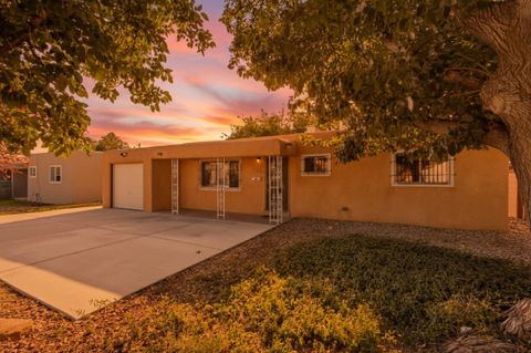 Photo of 2333 CAGUA Drive NE, Albuquerque, NM 87110 (MLS # 1091382)