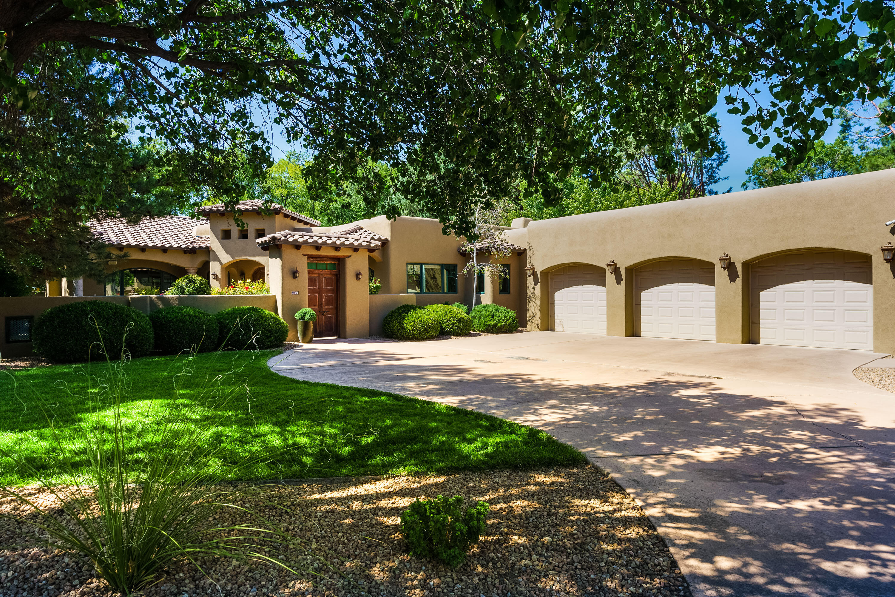 907 Los Prados De Guadalupe Drive, Los Ranchos, New Mexico image 11