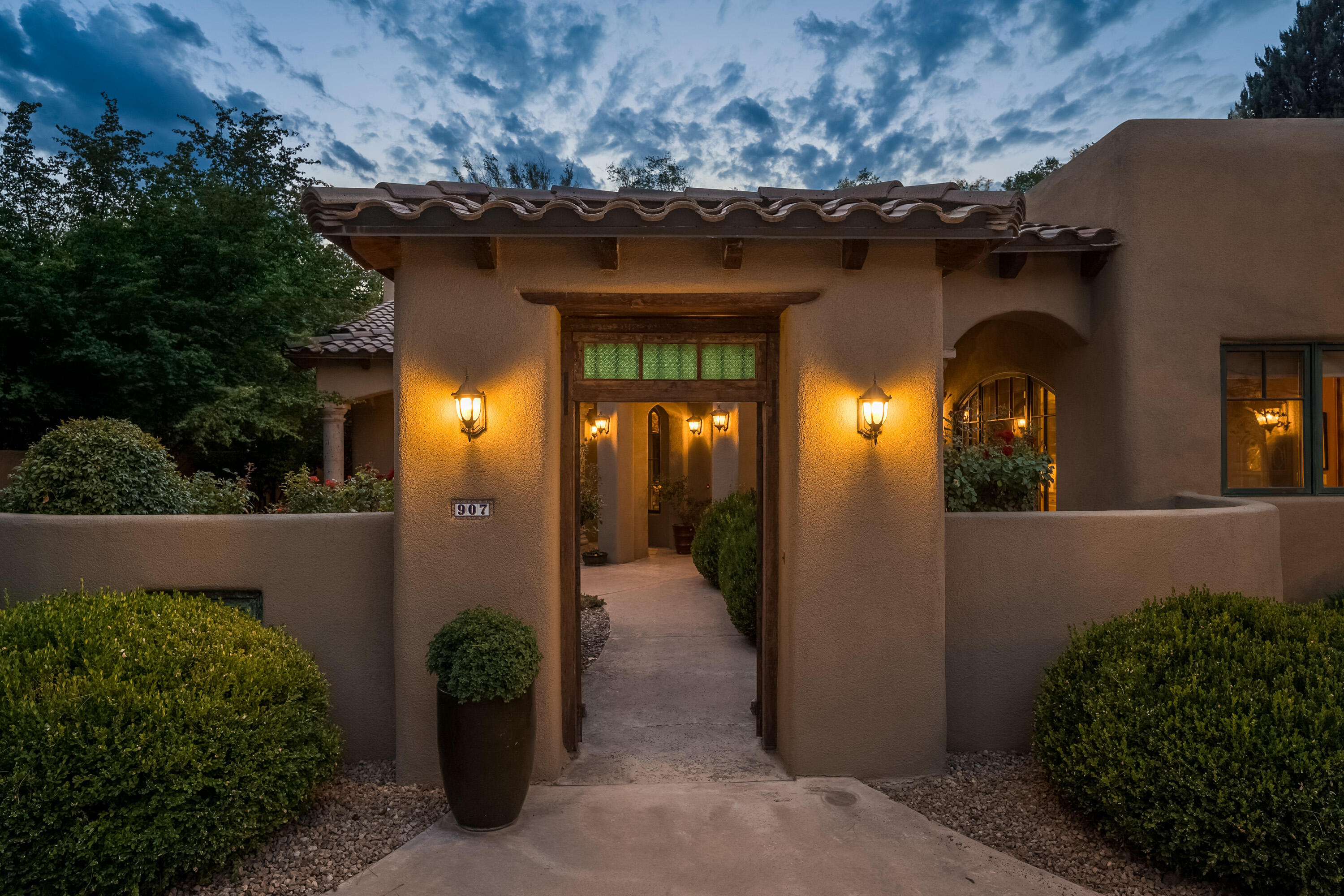 907 Los Prados De Guadalupe Drive, Los Ranchos, New Mexico image 4