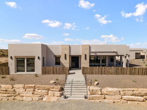 Photo of 716 Colorado Mountain Road NE, Albuquerque, NM 87124 (MLS # 1103128)