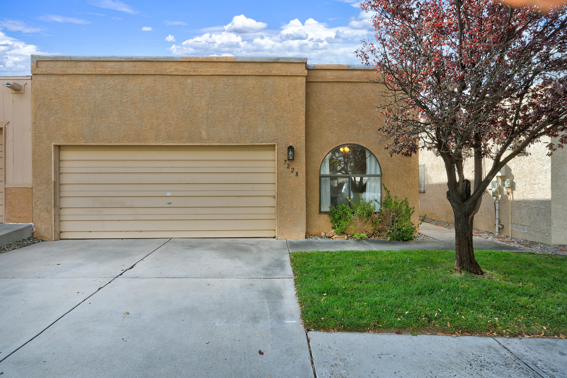 7228 Canary Lane NE