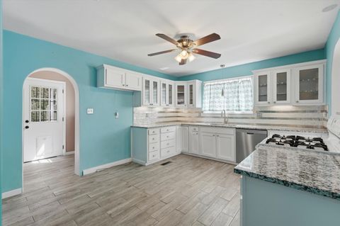 Photo of 1506 Ridgecrest Drive SE, Albuquerque, NM 87108 (MLS # 1100541)