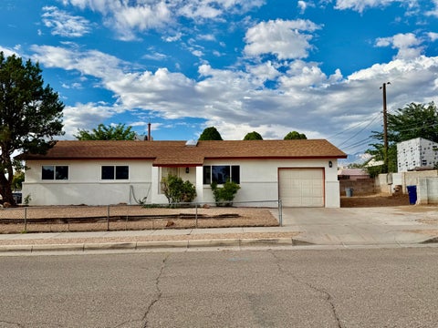 Homes For Sale - 700 Tomasita Street<br/> Albuquerque, NM 87123